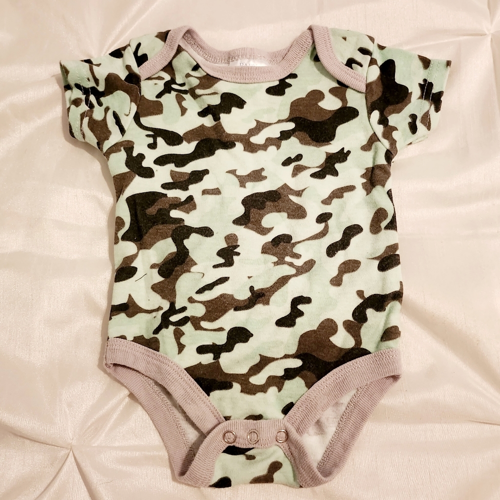 Baby Mode 6/9mo onesie
